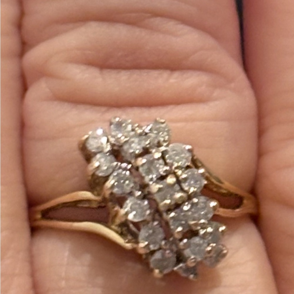 Vintage 10K (Stamped) Yellow Gold & Natural, Mined Diamond, Cluster Ring. Size 7